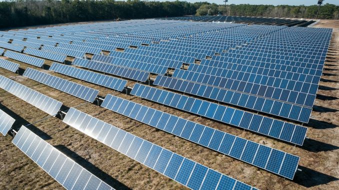 Solpaneler och energieffektivitet illustration