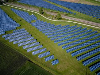 10 anledningar att välja solenergi för ditt hem illustration