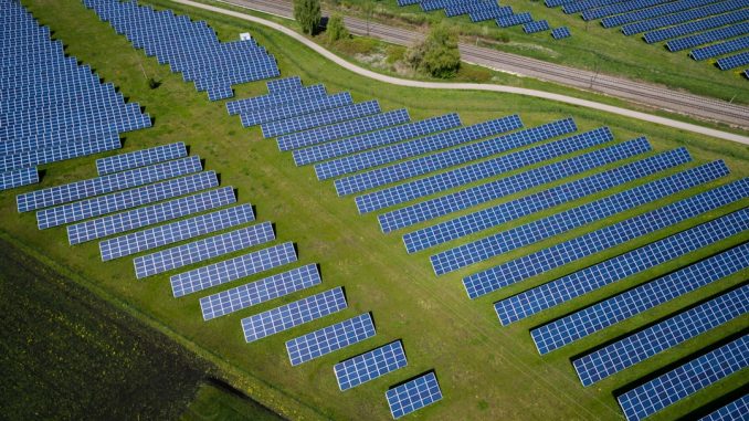 10 anledningar att välja solenergi för ditt hem illustration