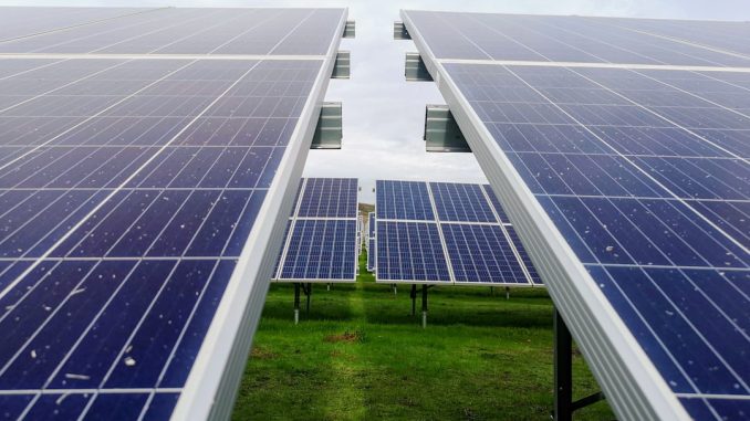 Analysera marknadspriser för solenergi illustration